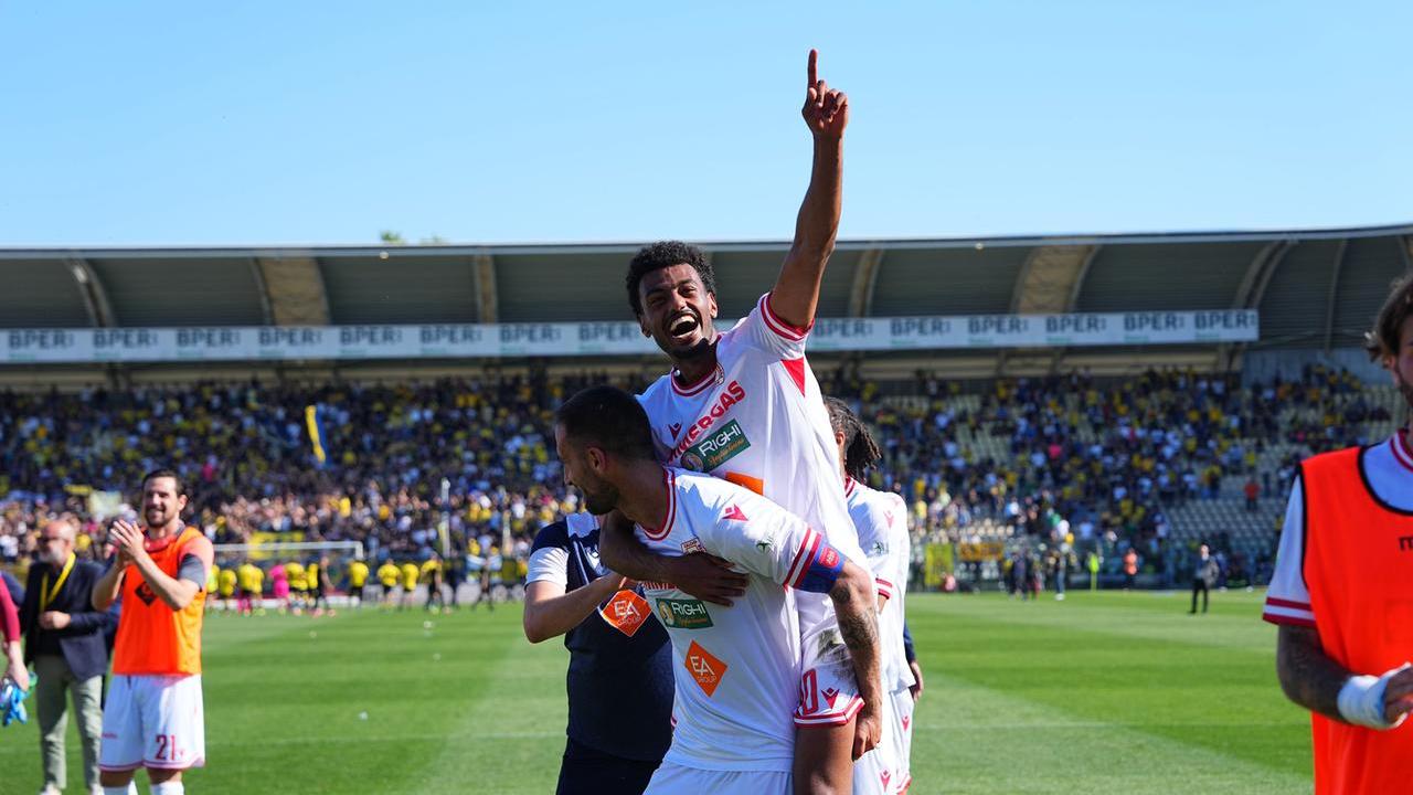 Modena-Reggiana 2-3: i granata vincono un “pazzo” derby grazie a Gondo e un super Girma