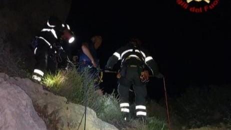 Cagliari, rimane bloccato in un sentiero: viene recuperato dai vigili del fuoco