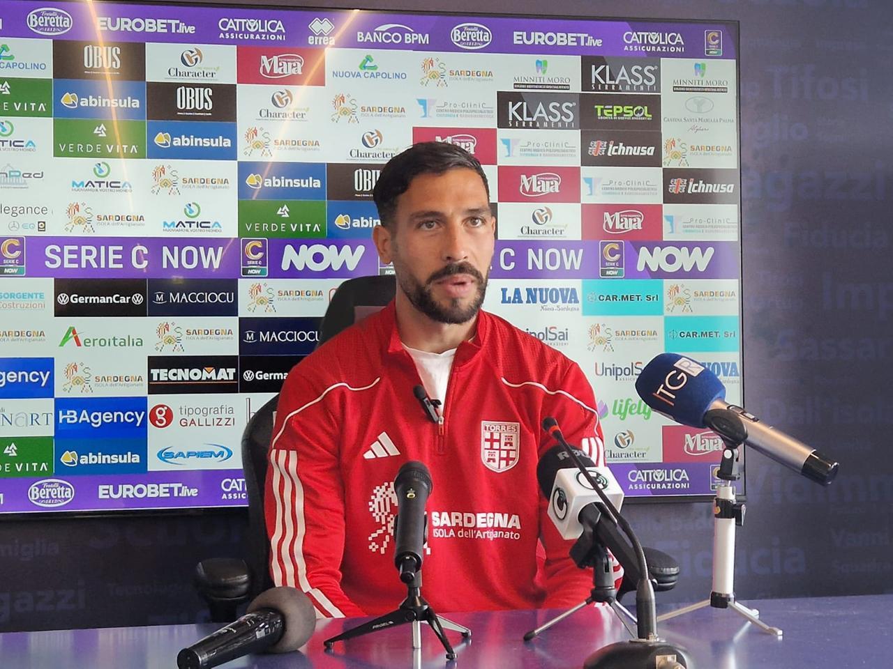 
	<strong>Mario Mercadante </strong>durante la conferenza stampa

