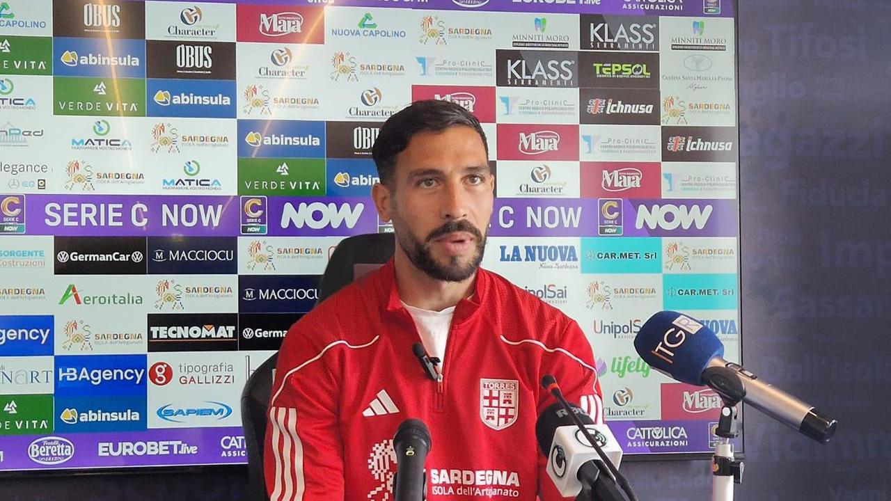 <strong>Mario Mercadante </strong>durante la conferenza stampa