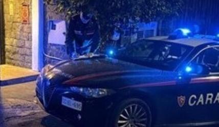 Ubriaco e insanguinato scappa dal Pronto soccorso e affronta un’infermiera nel cuore della notte