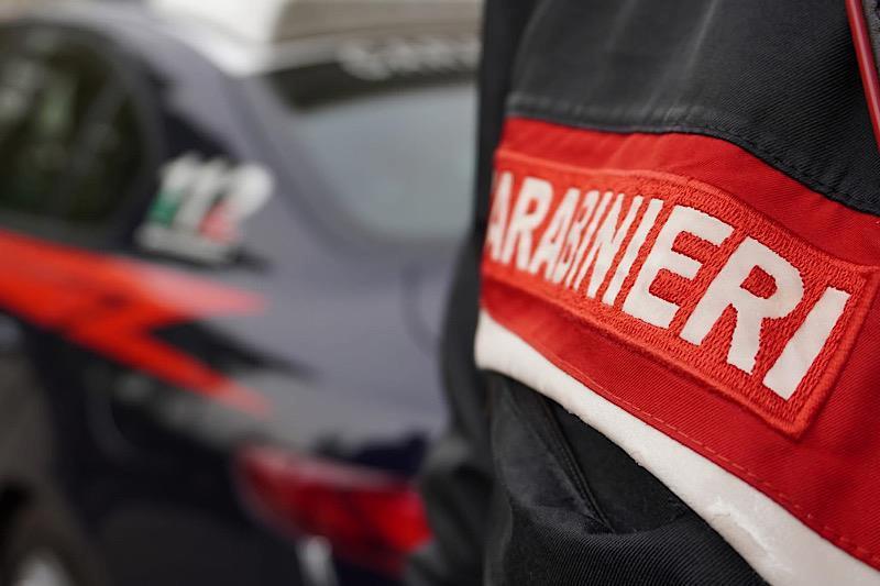 Parma, accoltella la moglie e poi scappa in auto: muore in un incidente stradale
