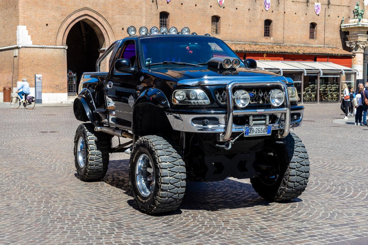 Da “Moby Dick” alle auto americane in centro: cosa fare a Ferrara