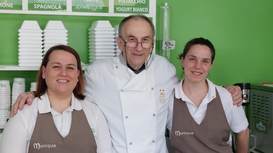 Nella gelateria New Monique padre e figlia fianco a fianco da 25 anni