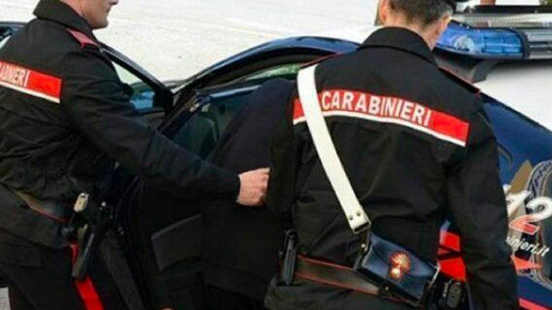Rapina una coppia di turisti con un machete: giovane modenese arrestato a Rimini