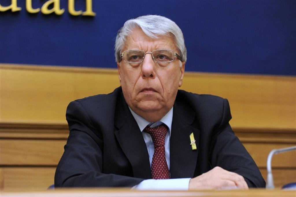 Castelvetro, ritrovata l’auto di Carlo Giovanardi: «Nessun furto, era nel parcheggio»