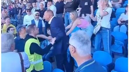 Carmelo Salerno contestato al Braglia (foto dalla pagina Instagram @modenafc-unicogrande-amore1912)