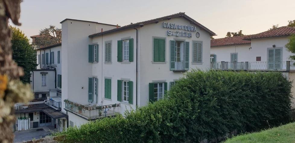 
	La casa di cura Santa Zita dove la donna venne operata due volte alla schiena prima di perdere l'uso della gamba sinistra

