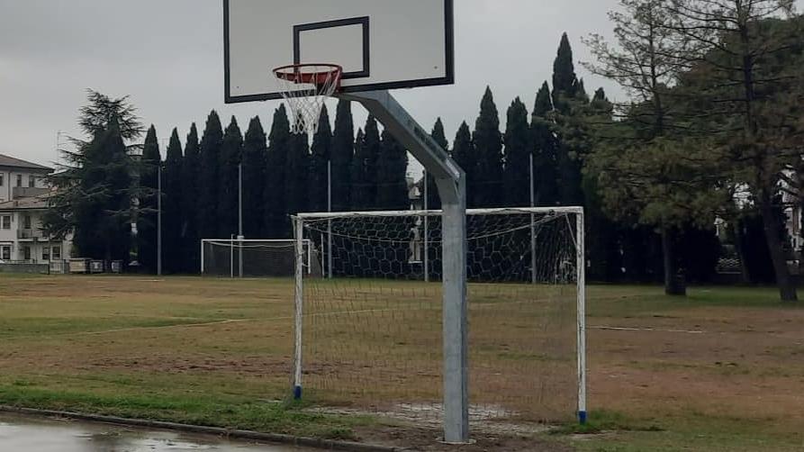 Ragazzini pestati dal branco in pieno giorno a Copparo e spunta un coltello