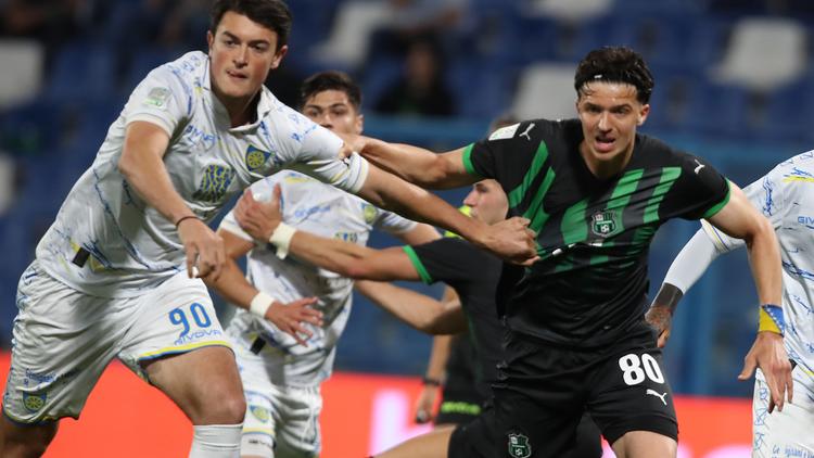 Un'azione di Sassuolo-Carrarese