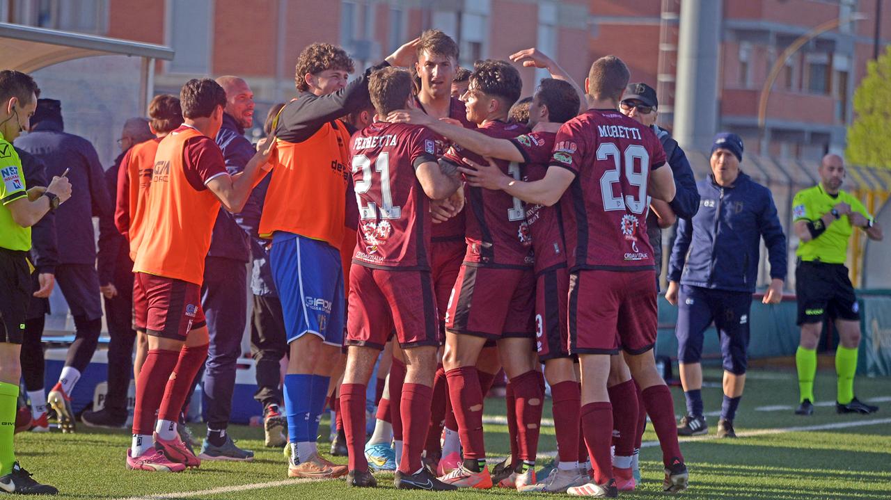L'esultanza dei granata contro il Rimini (foto Stick)