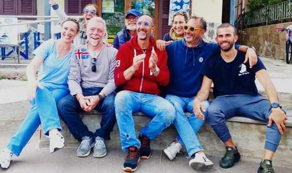 La festa per la vittoria di Renzi (secondo da destra) nel 2023