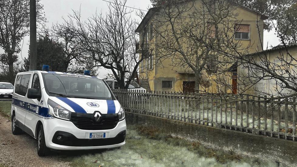 Ancora polemiche per i cani a Santa Bianca. «In quella casa molti rischi»