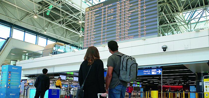 La farsa del collegamento Cagliari-Milano: otto ore senza voli