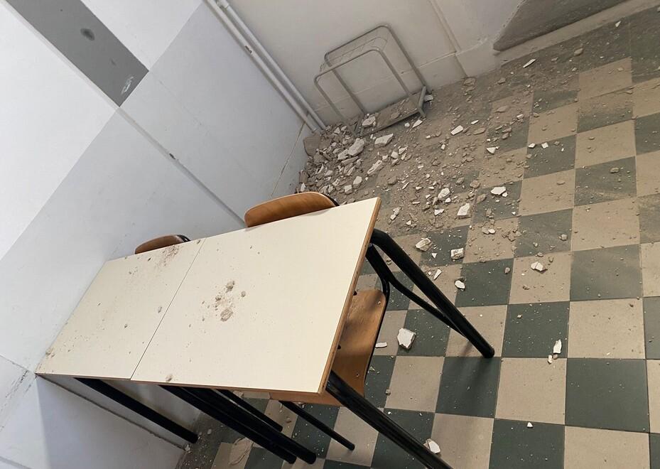 Pescia, protestano gli studenti del Lorenzini dopo il crollo di calcinacci in classe