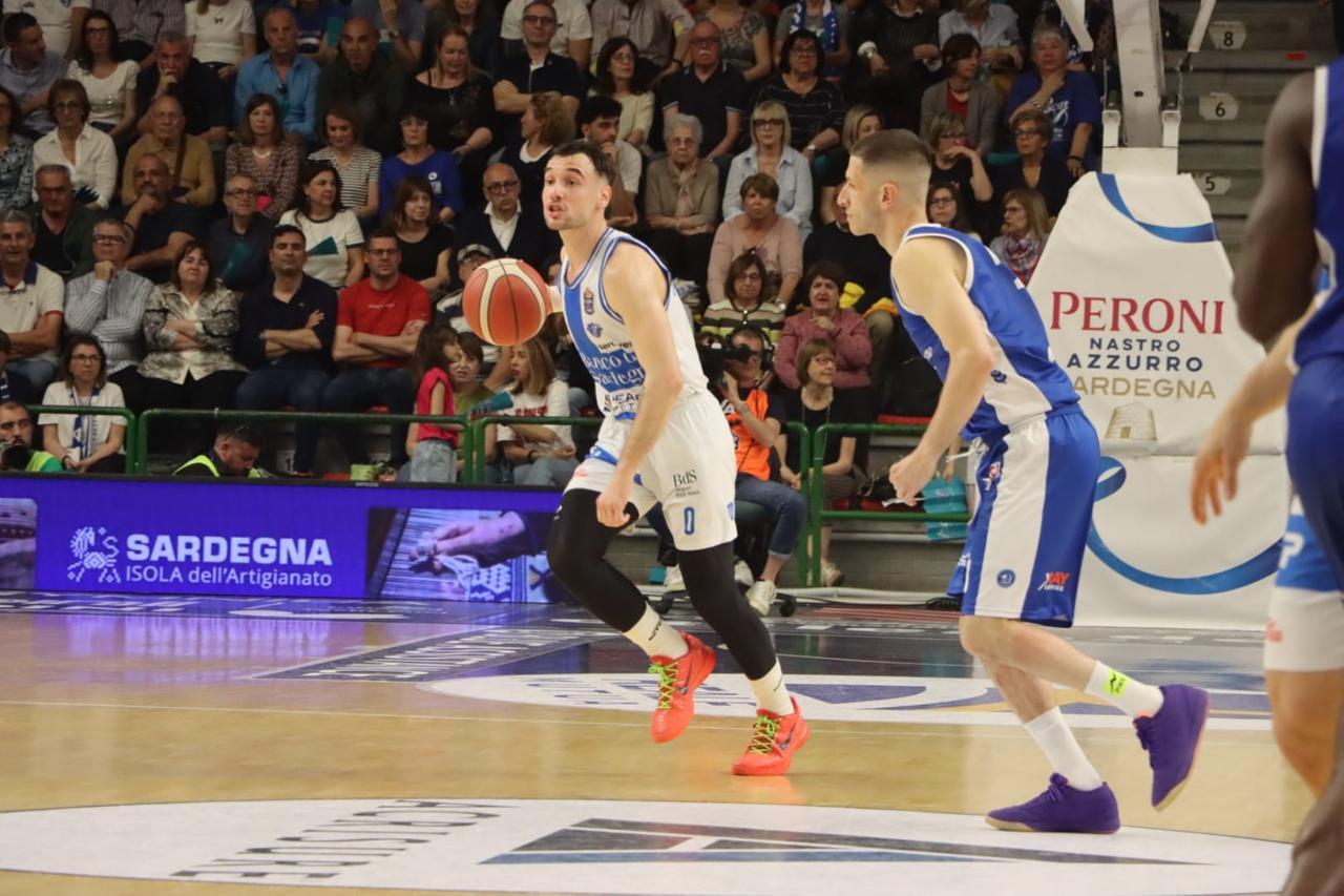 La Dinamo in svantaggio 42-46 alla fine del primo tempo con Brescia