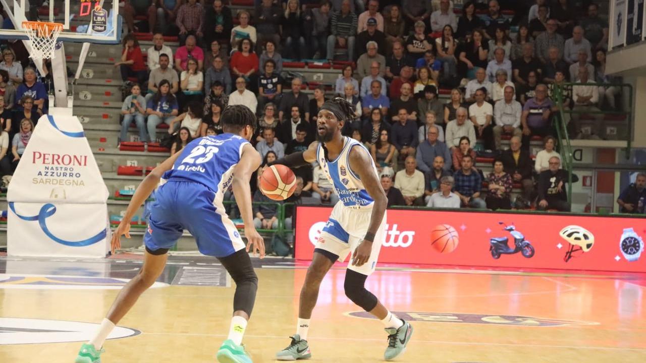La Dinamo perde l’ultima in casa con Brescia: 77-96