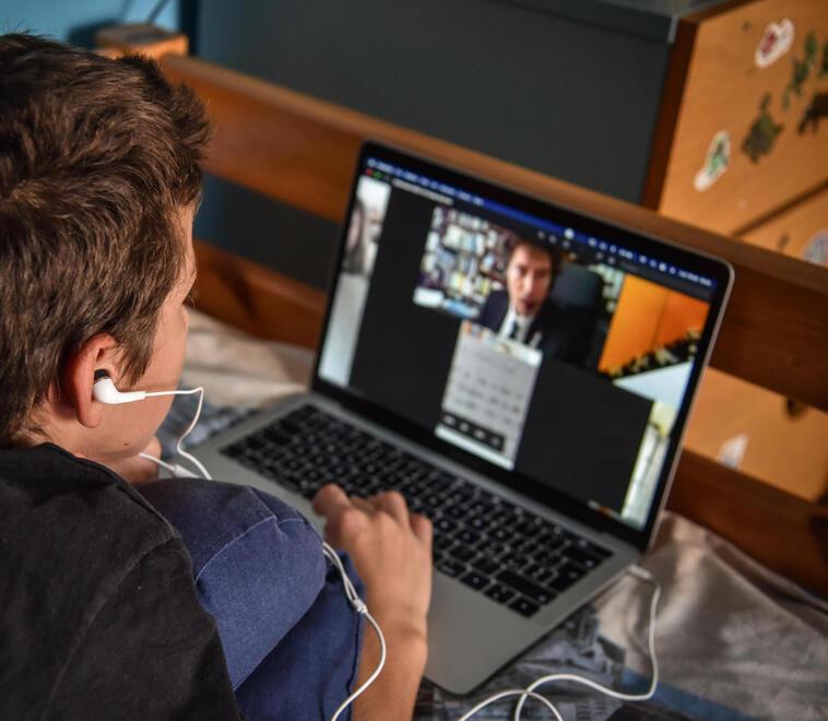 Livorno, l’ Enriques esempio virtuoso di didattica domiciliare: «Prof a casa e lezioni in digitale»