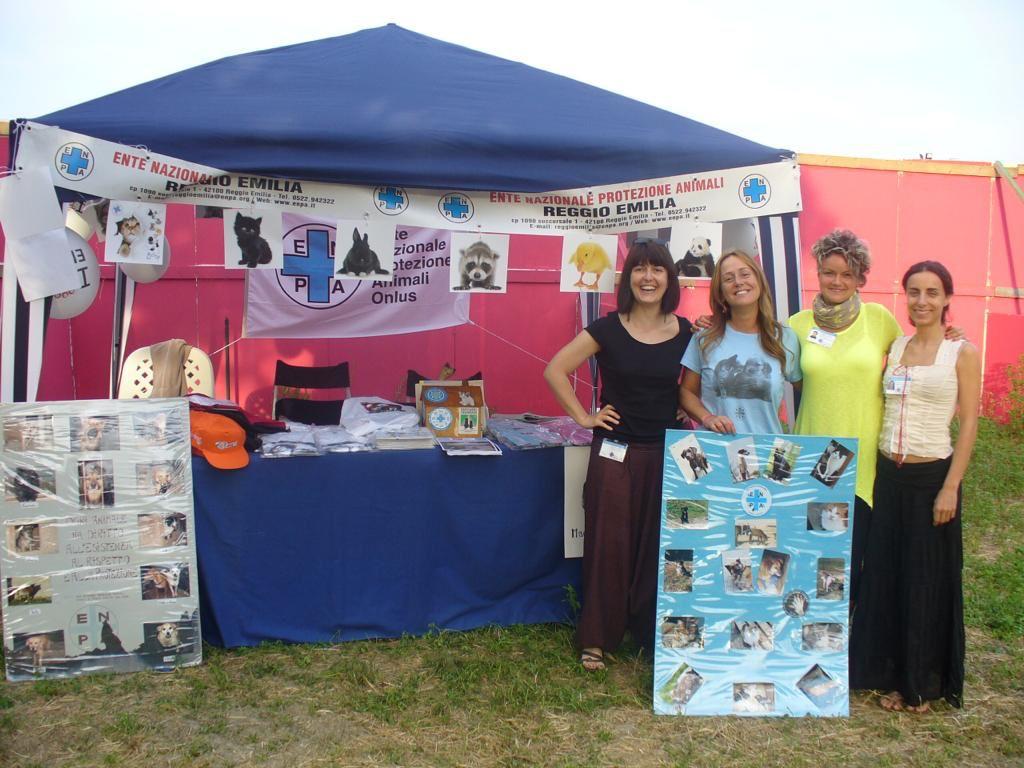 A cena con l’Enpa per aiutare gli animali abbandonati