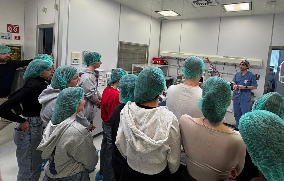 Studenti alla scoperta del lavoro dei medici al centro Spallanzani