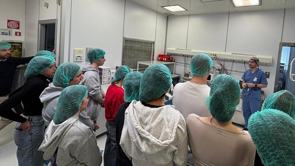 Studenti alla scoperta del lavoro dei medici al centro Spallanzani