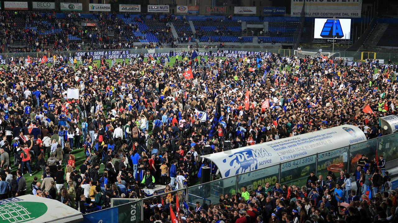 L'invasione di campo (foto Stick)