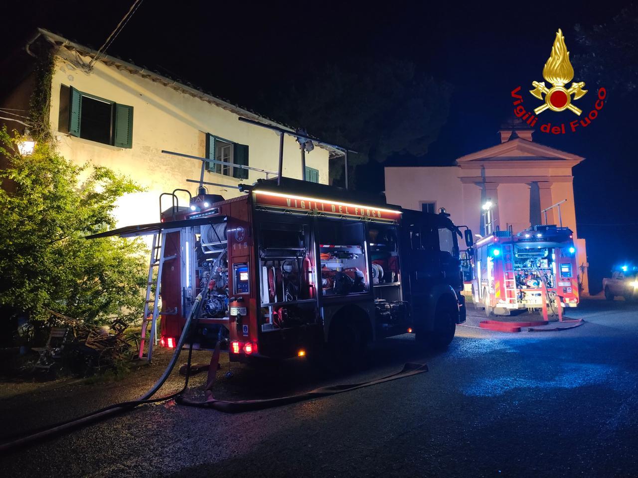 
	L'intervento dei vigili del fuoco nell'appartamento in fiamme

