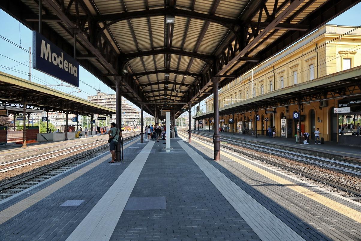 
	La stazione dei treni di Modena

