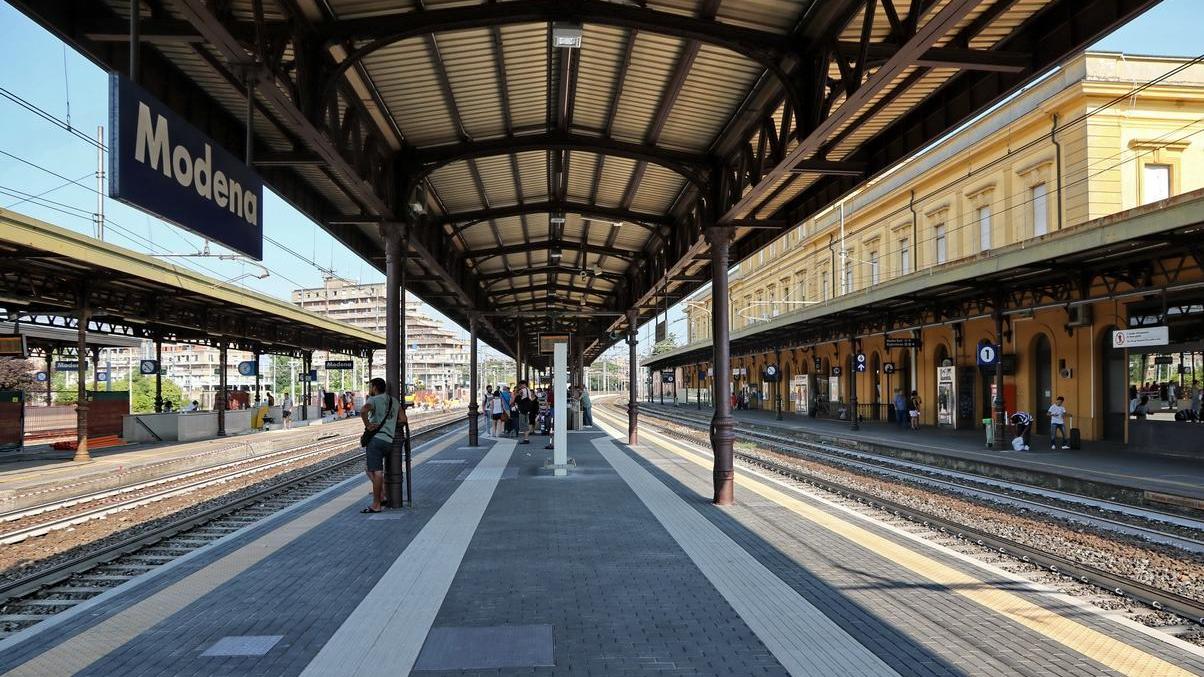 La stazione dei treni di Modena
