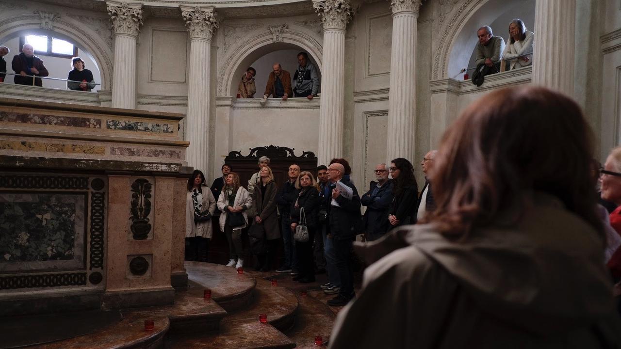 Oltre cento persone all’alba alla scoperta della Chiesa di San Girolamo: «Così  rispondiamo all’appello di Benny Benassi»