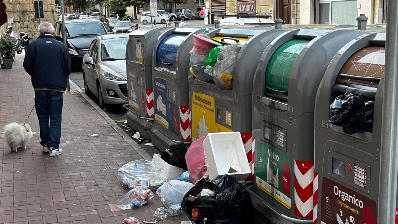 Gestione dei rifiuti e disservizi, i sindaci a confronto con Ato Sud