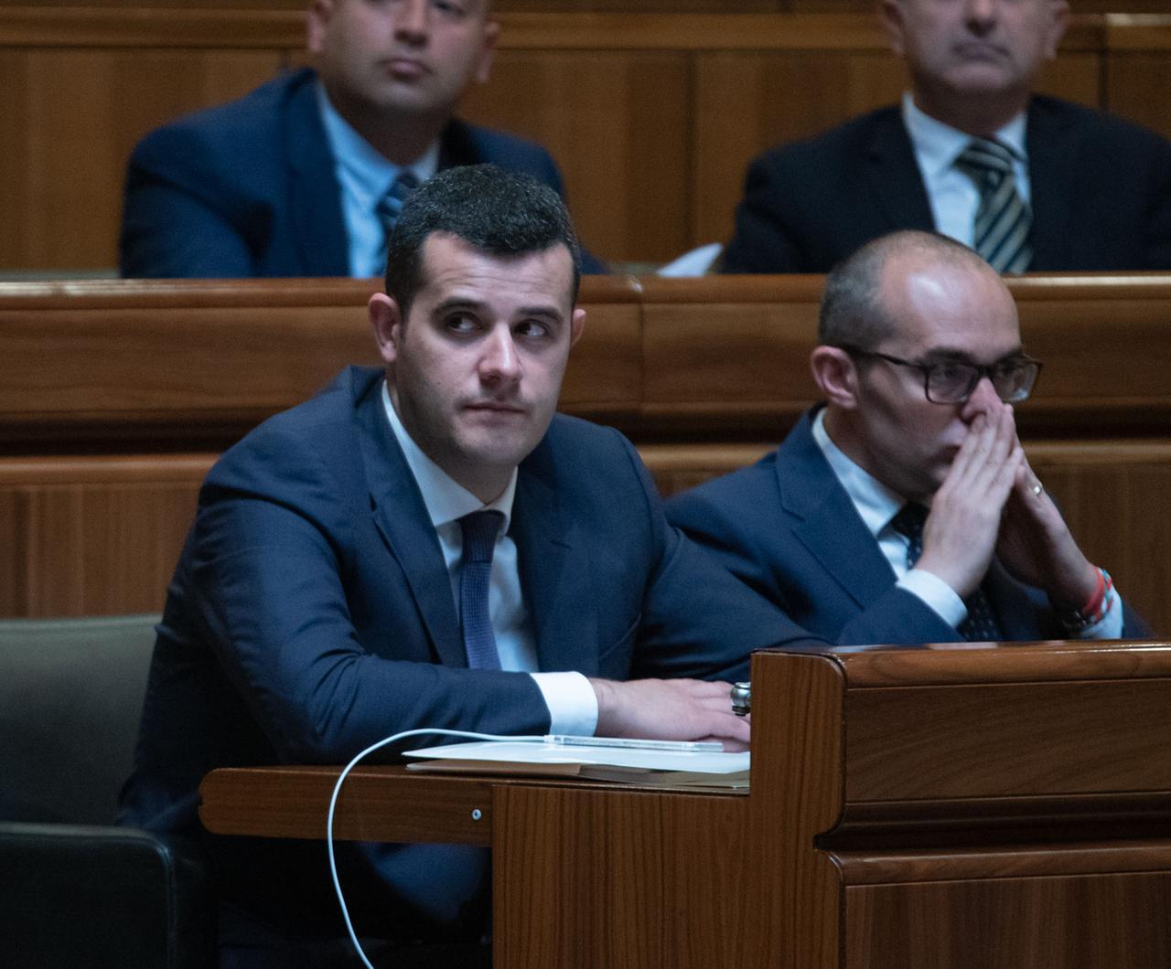 
	Il deputato Francesco Mura (primo a sinistra nella foto)

