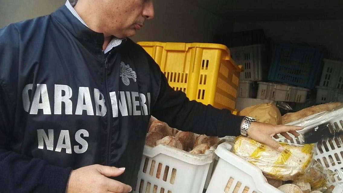 Controlli del Nas in un negozio: sequestrati 25 chili di prodotti da forno