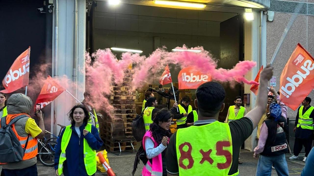 Prato, gli scioperi del Sudd Cobas fanno breccia: accordo alla Lucky Tex