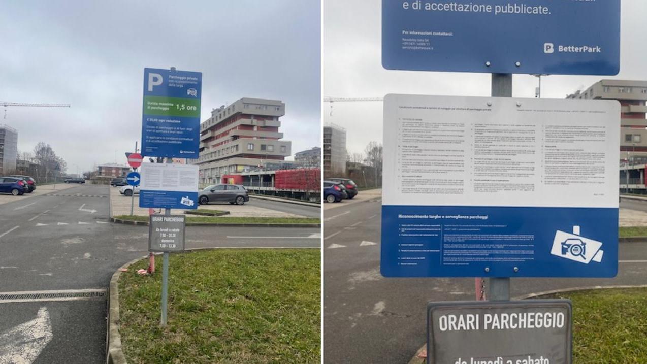 I cartelli che segnalavano il pagamento del parcheggio