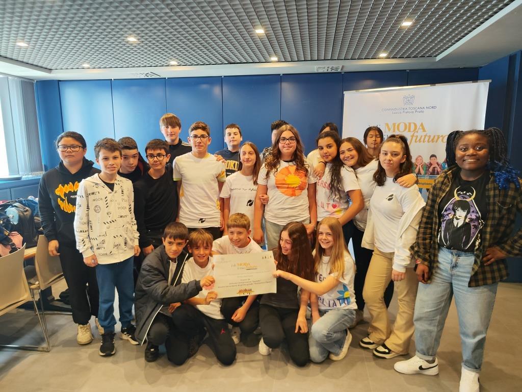 
	La seconda A della scuola media Zipoli, una delle classi premiate

