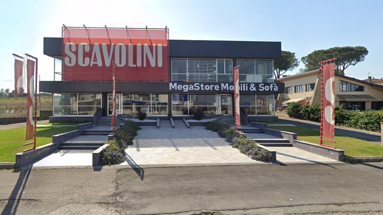 ll negozio di Perignano dove lavorava il commesso livornese (foto d’archivio)