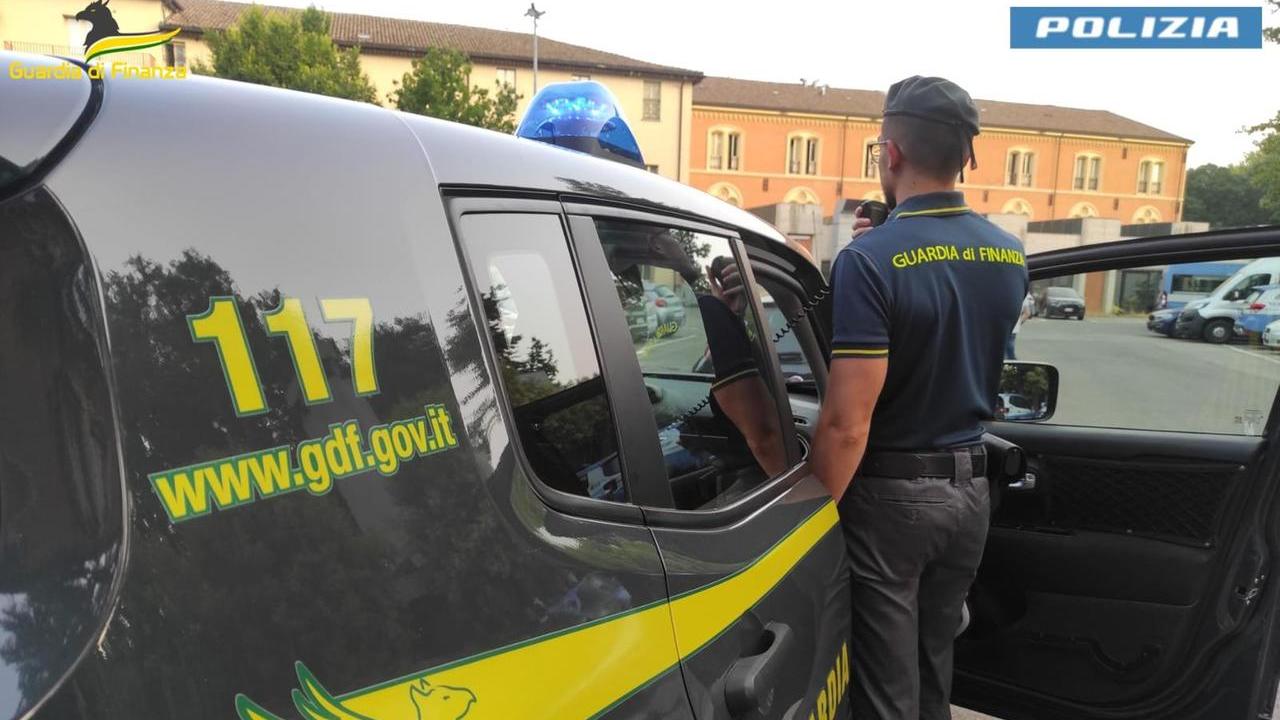 Fatture false, maxi operazione: sequestri e perquisizioni in corso anche a Reggio