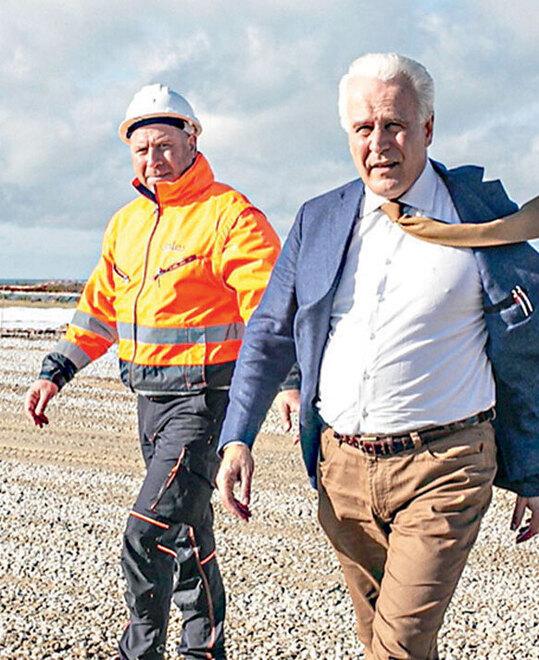 
	Eugenio Giani durante una visita sui futuri piazzali della Darsena Europa (Stick)

