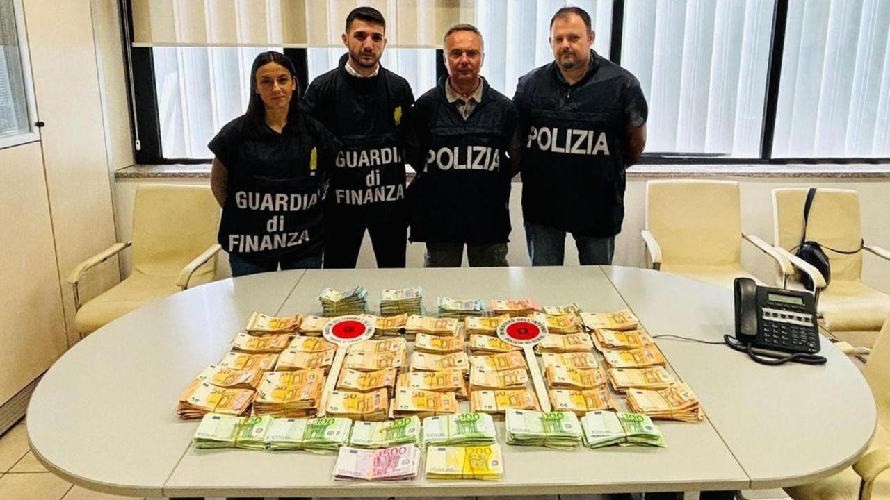 Fatture false e riciclaggio nell’edilizia, smantellata associazione a delinquere. Perquisizioni anche a Ferrara