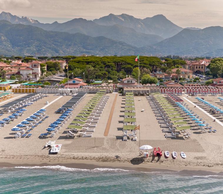 
	Una veduta degli stabilimenti balneari a Forte dei Marmi

