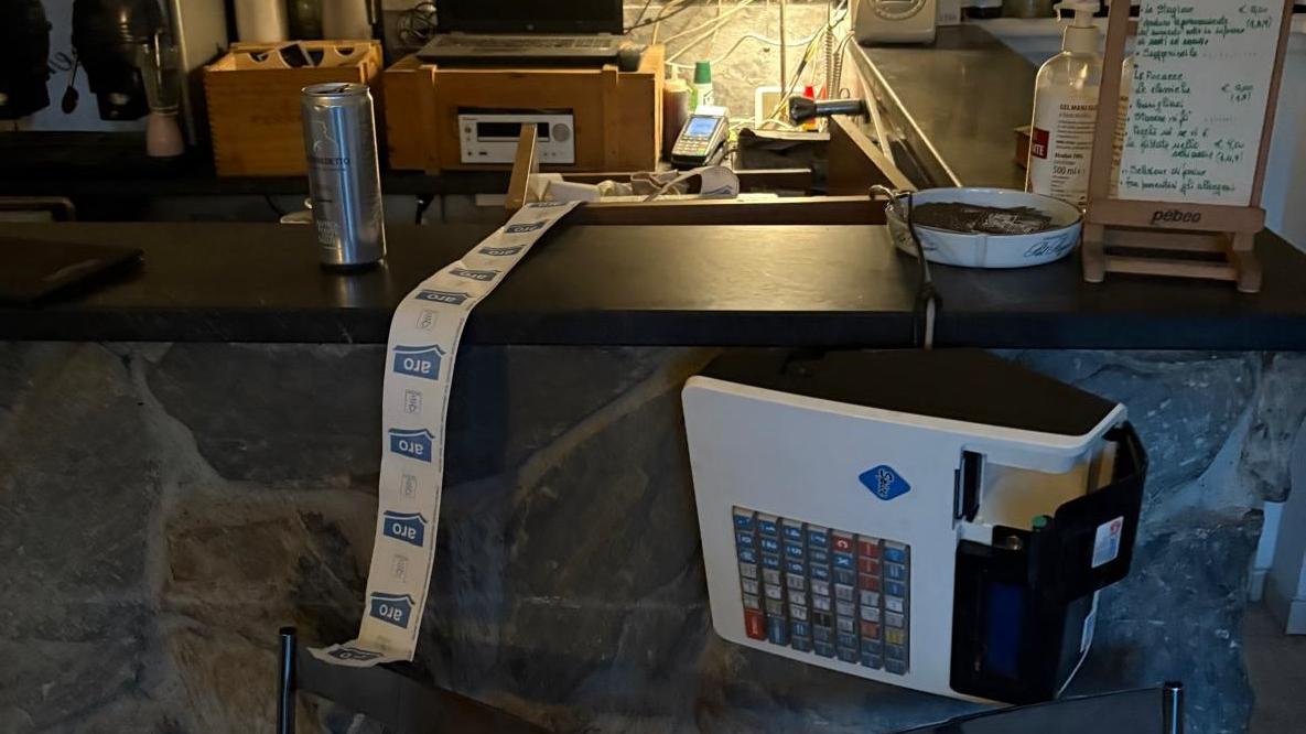 La situazione che si è trovato di fronte Sandro Saccoccio dopo il raid