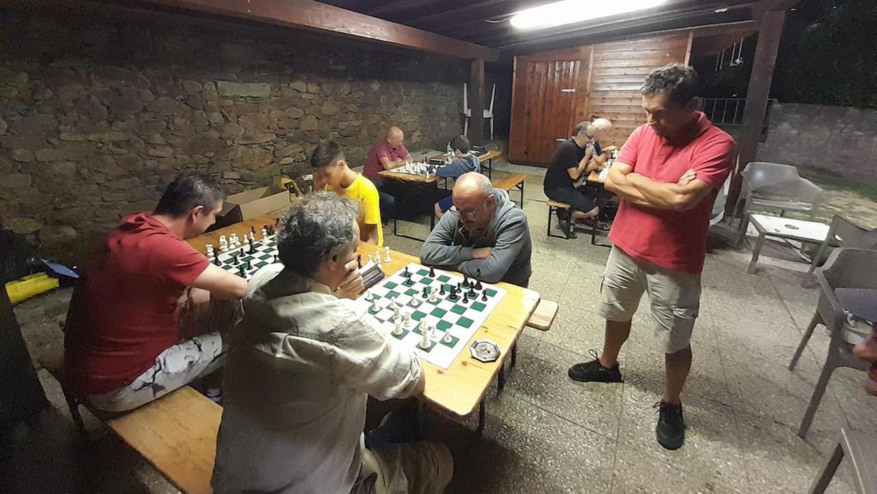 Uno degli ultimi tornei organizzati dal Valdera scacchi al Parco Dainelli di Buti