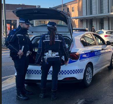Rissa a bottigliate in piazzale Marconi. Ferita in modo grave una donna