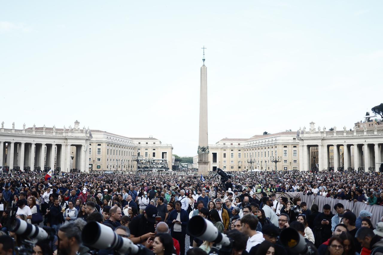I fedeli in piazza San Pietro 