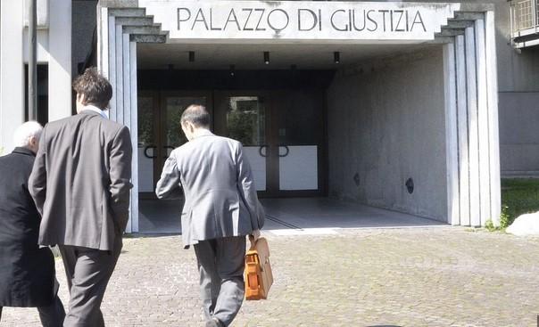 Prato, condannato a 8 anni per il tentato omicidio della moglie sotto gli occhi del figlio