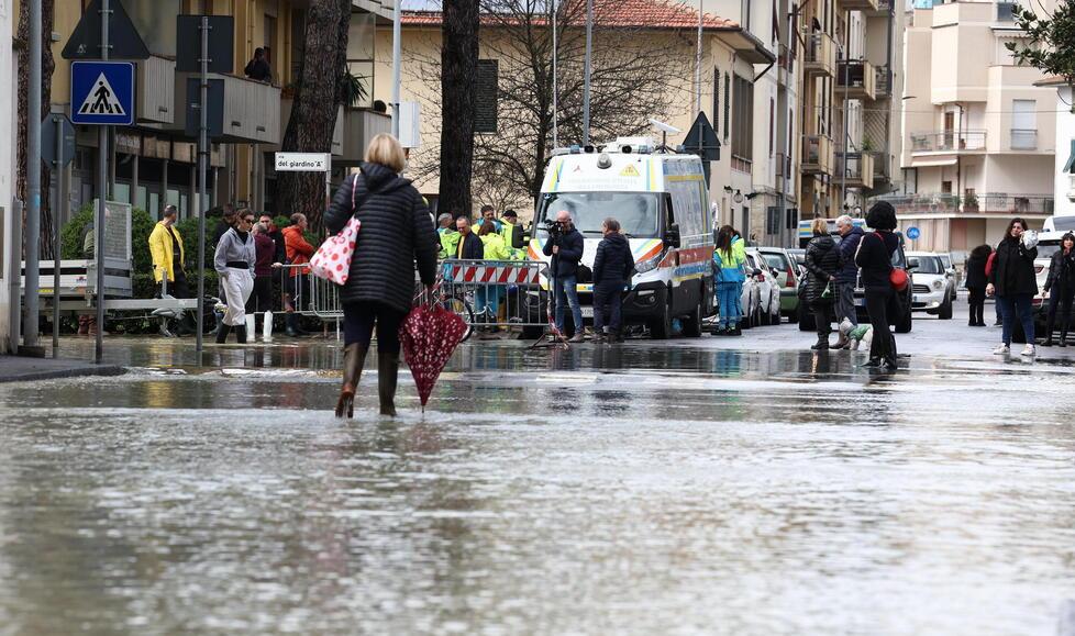 Le strade di Ponzano allagate (foto Nucci)