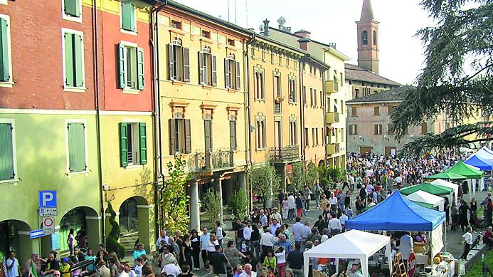 Fiera di Maggio a Rio Saliceto con luna park, golose bancarelle e mercatini