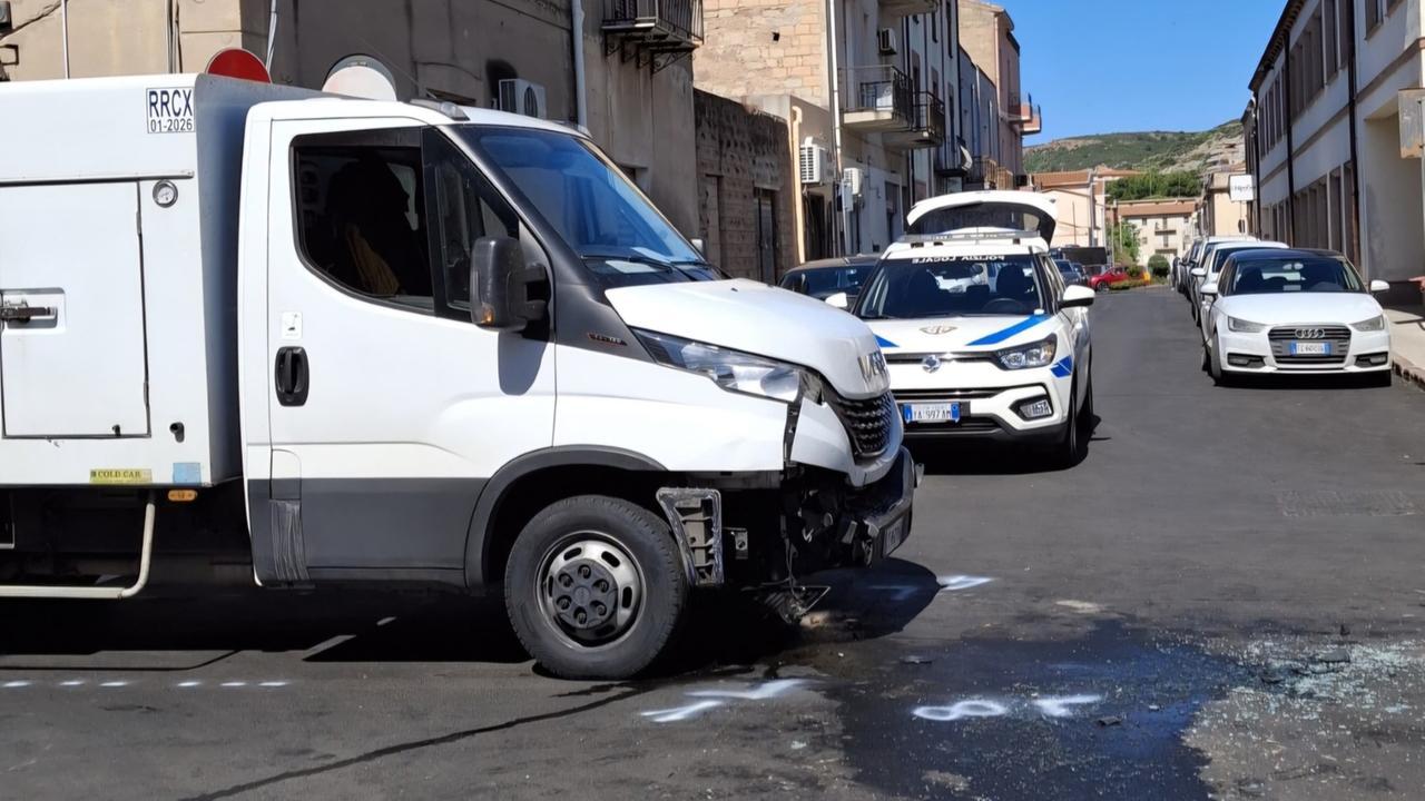 Scontro tra un camion frigo e un’auto: donna all’ospedale