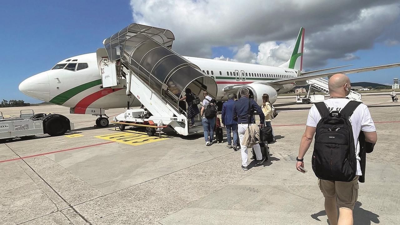 Nuova Continuità aerea, sconti sui biglietti: ecco quanto costerà volare per Roma e Milano